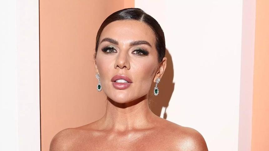 Экс-солистка «ВИА Гры» обвинила Анну Седокову в двуличии после скандала с голым Витасом