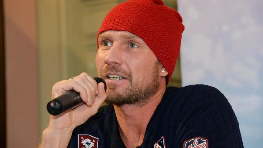 «Сразу далеко и навсегда послал»: Роман Костомаров отказался от работы с психологами