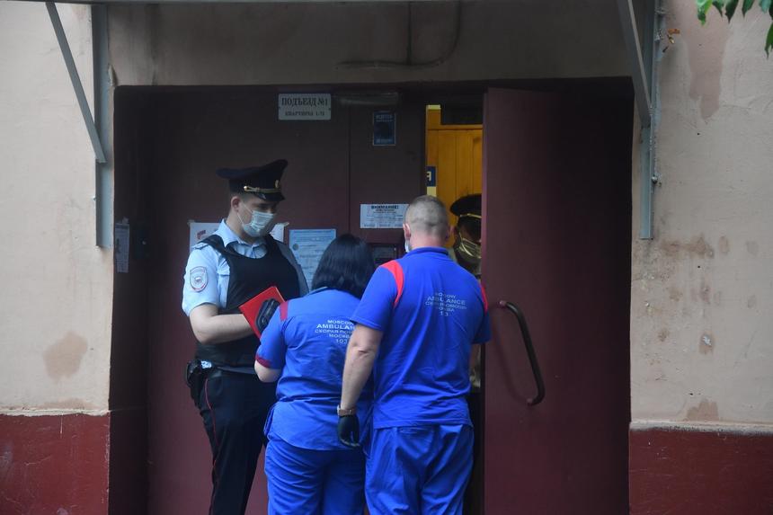 Бывший парень не смог смириться с разрывом и зарезал девушку у подъезда в Чите