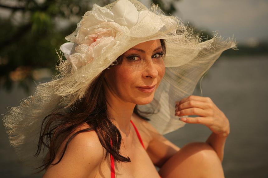 Начали прямо в крематории: на похороны отца Марины Хлебниковой приехали непонятные люди