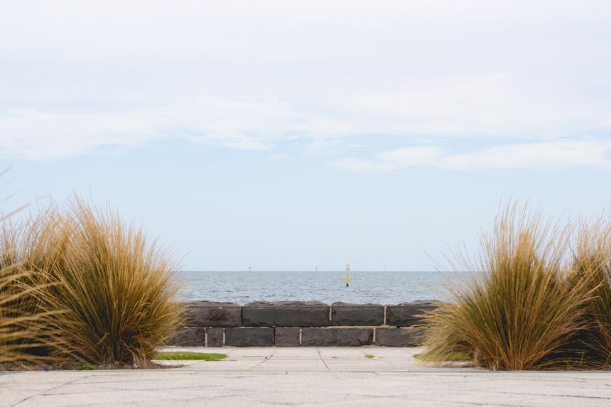 На пляже в Перми возникло несанкционированное кладбище