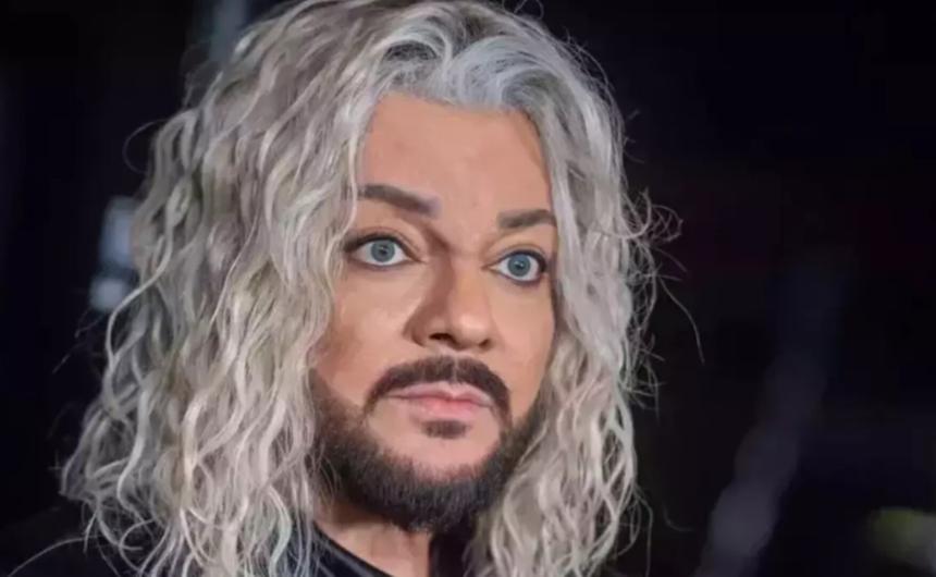 Филиппу Киркорову подарили брошь, выполненную всего в трех экземплярах