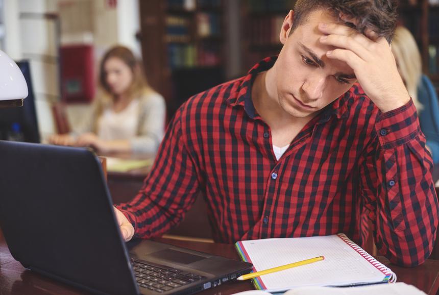 Студент неудачно применил на зачете хитрость из фильма «Операция «Ы» и оказался в больнице