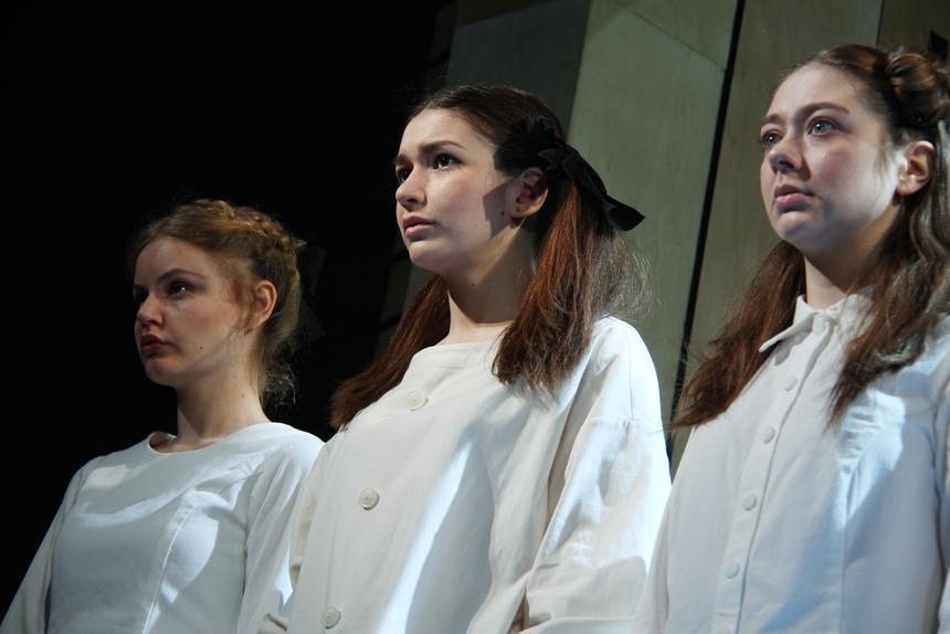 Актриса Дарья Бондаренко (по центру)