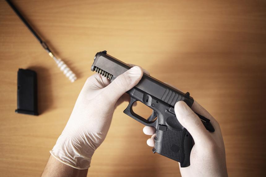 В Красноярске завели дело на жителя, который стрелял в спортзале из игрушечного пистолета