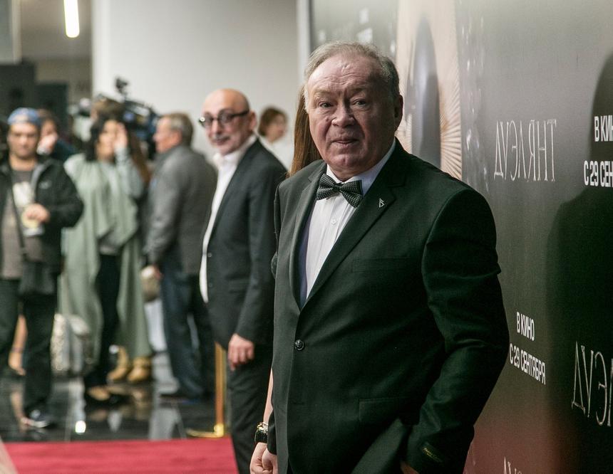 «Показал, как это должно выглядеть»: Кузнецов признался, что Абдулов научил его справлять нужду в кадре