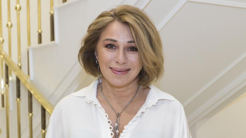 «Хотя бы появилась попа»: 58-летняя Алена Апина легла под нож хирурга ради фигуры «гитары»