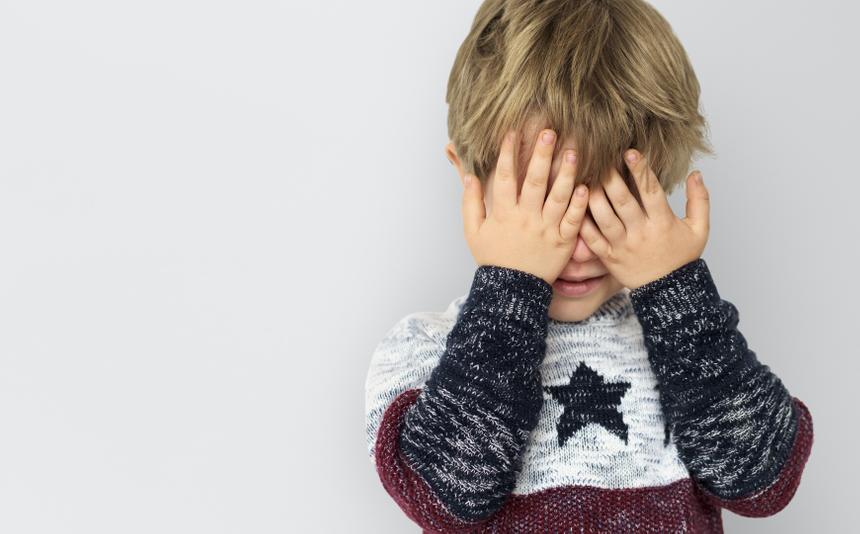 «Как будто о ногу разбили кирпич!»: женщина стала инвалидом после глупой детской проказы