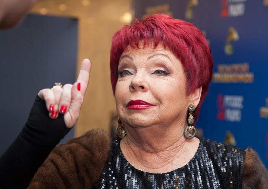 Мать Наташи Королевой впервые за долгое время вернулась в Россию из США и появилась на публике