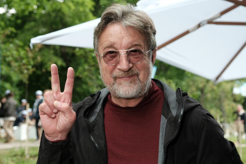 Леонид Ярмольник заявил, что на нем «висит долг» в 5 миллионов долларов за фильм «Стиляги»