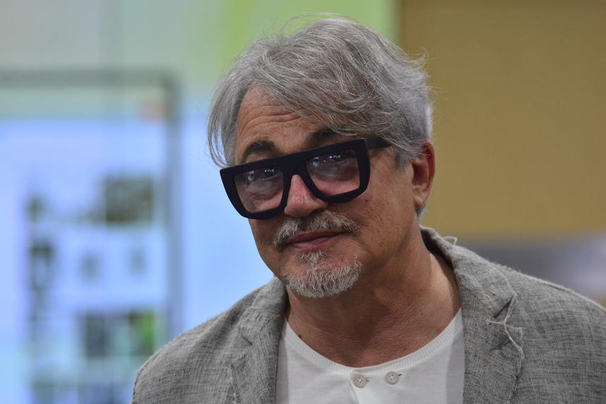 «Патлатый дед»: зрители не сразу признали в седом и нестриженном мужчине Дмитрия Диброва