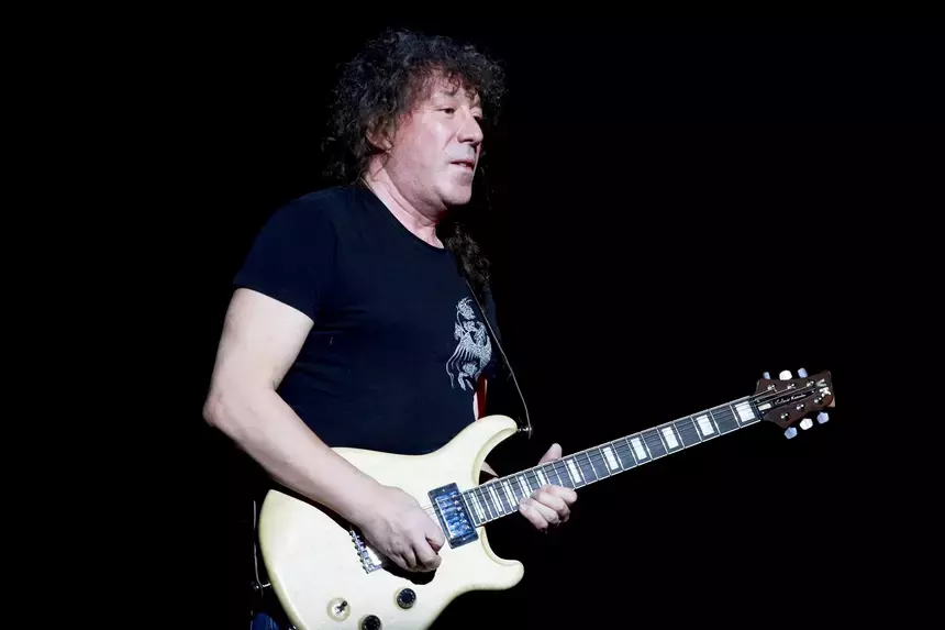 «Я в одних носках»: молодая жена Кузьмина рассказала, как музыкант выставил ее из дома