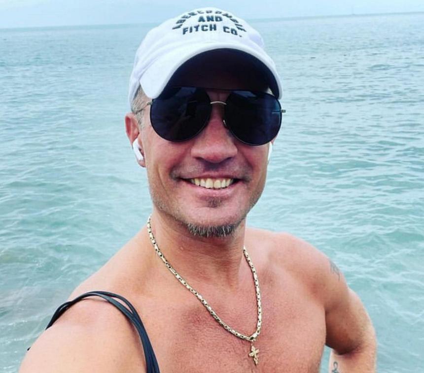 Актер Юрий Батурин назвал Максакову* «животным» из-за пиара на трагедии Романа Костомарова