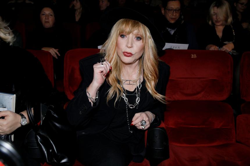 «Не позорьтесь»: 74-летнюю певицу Аллу Пугачеву раскритиковали за фото без макияжа