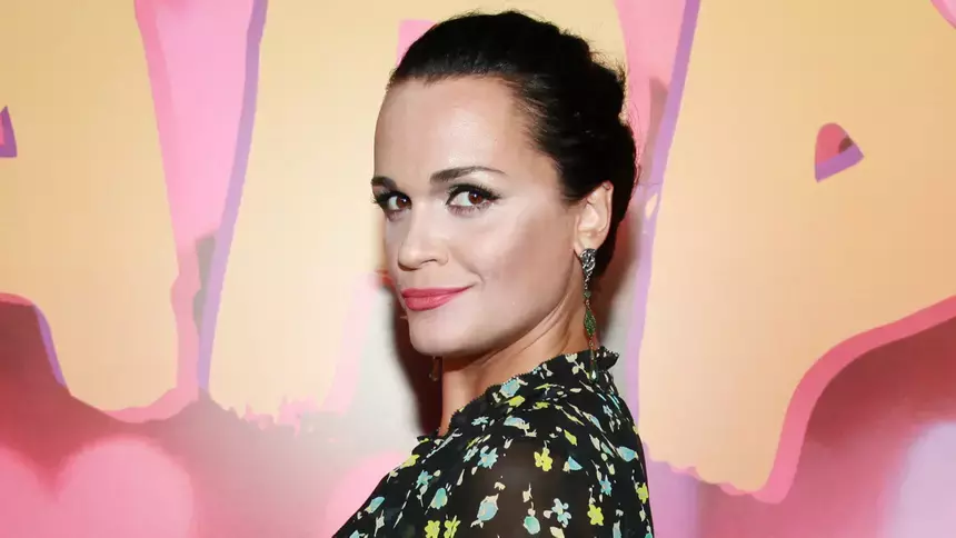 Заслужила: оскорбившая уехавших из России звезд Слава неожиданно поддержала Пугачеву