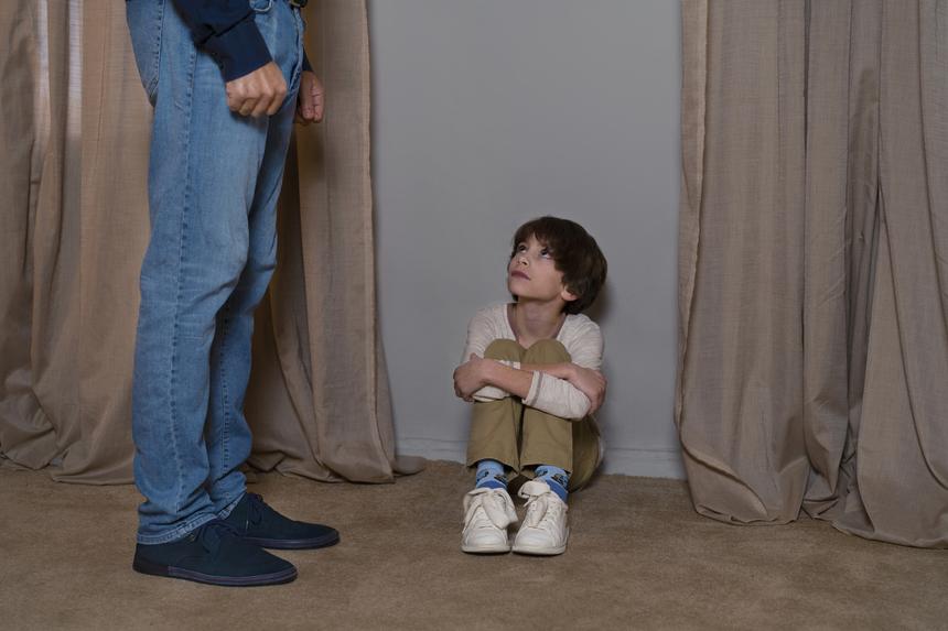 В Москве 50-летний отец избивал и морил голодом 11-летнего сына