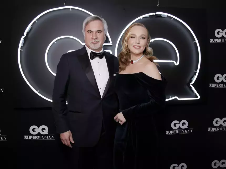 В черных очках и с залысинами: Альбина Джанабаева впервые за год показала мужа Валерия Меладзе