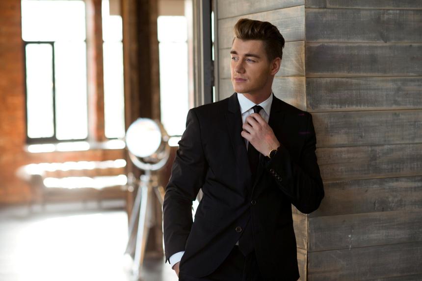 «Раньше пел только в душе»: как выпускной вечер определил карьеру Алексея Воробьева