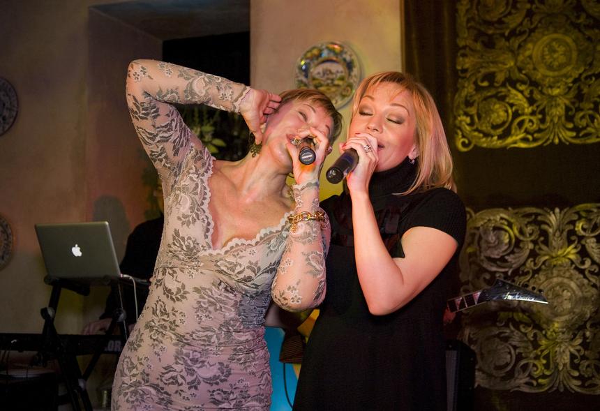 Не отравление, а токсикоз: почему Буланова не пила и не притронулась к еде на открытии ресторана