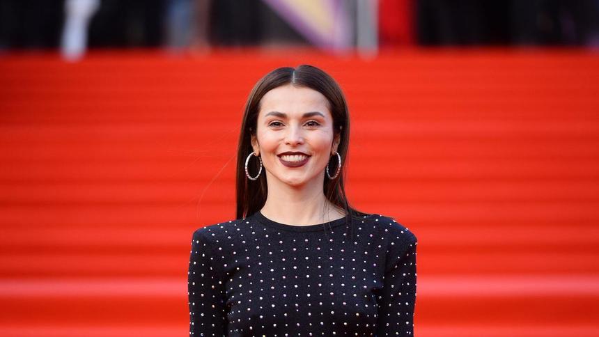 «Доила коров и коз, стирала в тазу»: Сати Казанова о своем детстве в селе в Кабардино-Балкарии