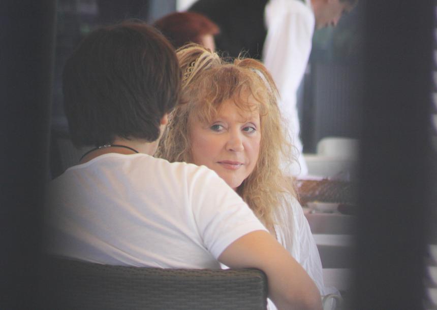 «Не знал, как себя вести»: певец из 90-х запомнил страх от встречи с Аллой Пугачевой