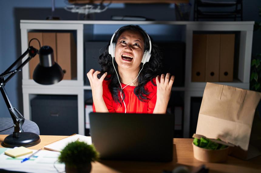 В Тюмени мать наорала на сына из-за скотча и пригрозила убить со словами «хочу кровь твою»