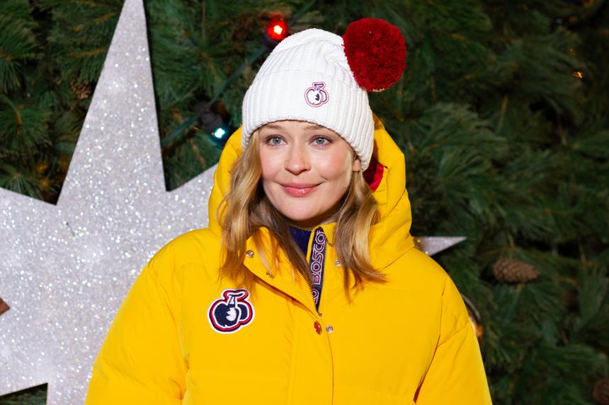 Скафандр побывавшей в космосе 38-летней актрисы Юлии Пересильд выставили на продажу