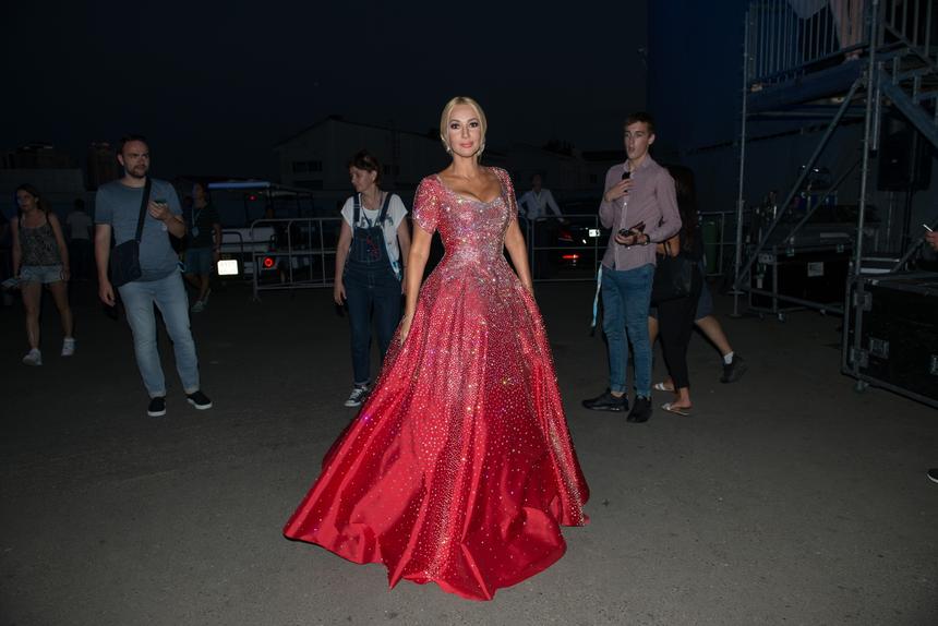 Телеведущая Лера Кудрявцева сообщила, что ее четырехлетняя дочь заболела в Болгарии