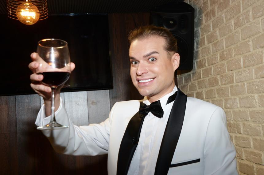 «С сексуальным подтекстом»: Гоген Солнцев приревновал пожилую избранницу к Андрею Малахову