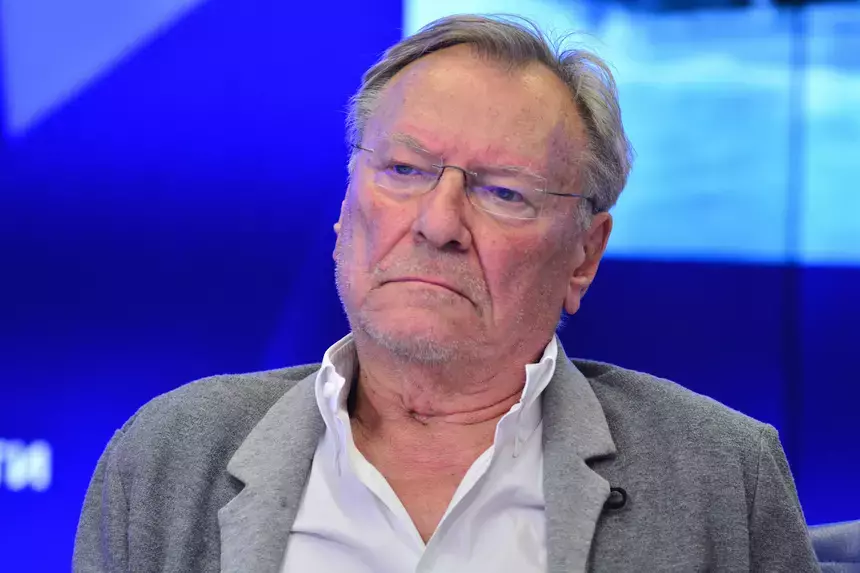 «Он меня совсем не понимает»: Сергей Шакуров не может общаться с младшим сыном