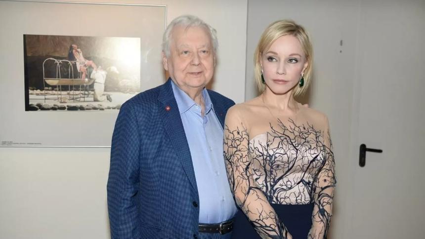 «Я и дети любим его, и нам его не хватает»: Зудина вспомнила покойного мужа на похоронах Мирошниченко