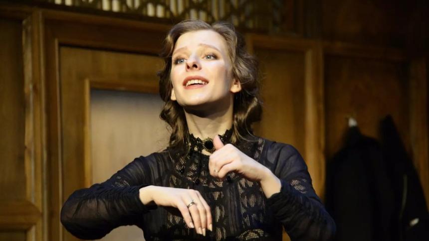 «Выглядит моложе своих лет»: сообщившую о пластике Арзамасову вывели на чистую воду