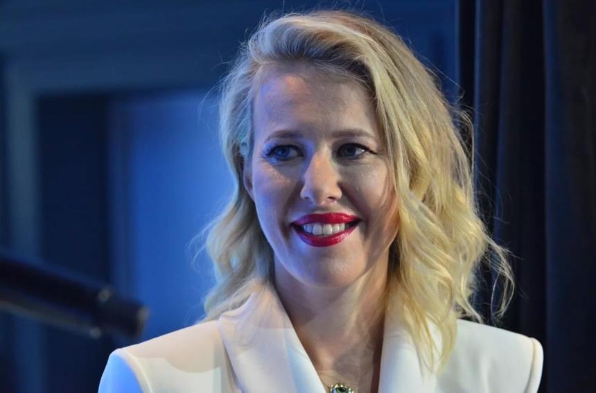 Вернувшаяся в Россию Собчак оконфузилась на премьере фильма «Жизнь по вызову. Док»