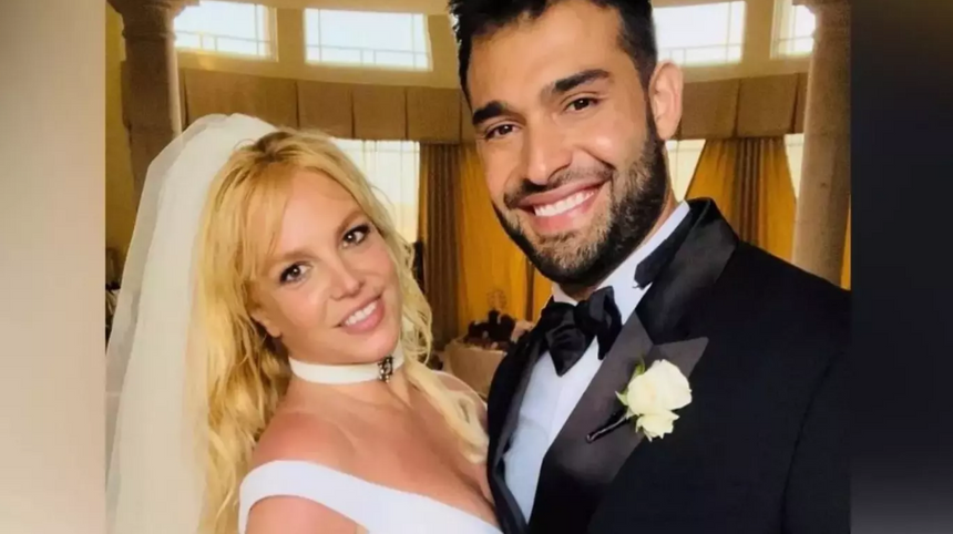 «Спрашивал, не хочу ли я уединиться с ним в душе»: мужа Бритни Спирс обвинили в домогательствах