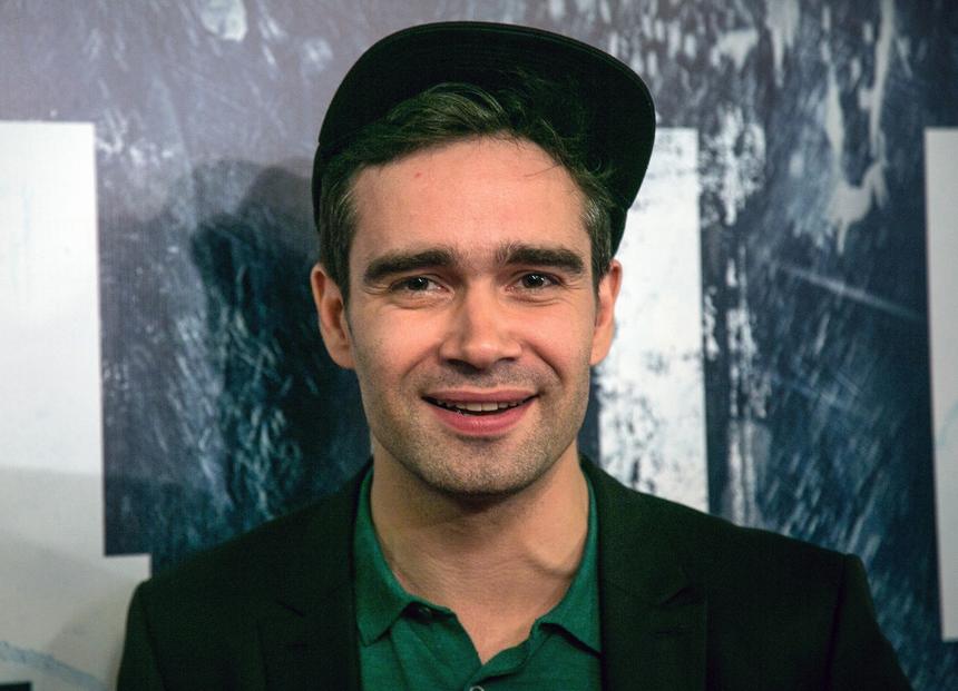 Густая седая борода и длинные волосы: как сейчас выглядит красавчик Петр Федоров