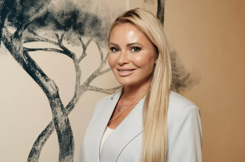 «Выгнала меня на улицу»: дочь Даны Борисовой рассказала о ее пьяной выходке