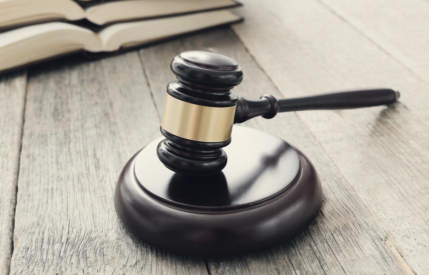 25-летняя дочь Майкла Джексона подала в суд на преследователя