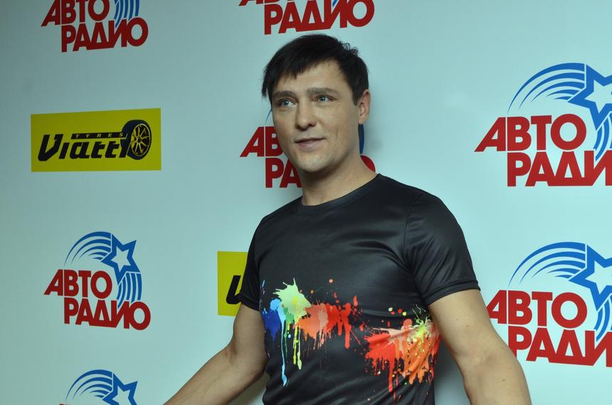 Очень похож: памятник Шатунову за 10 миллионов установили на Троекуровском кладбище