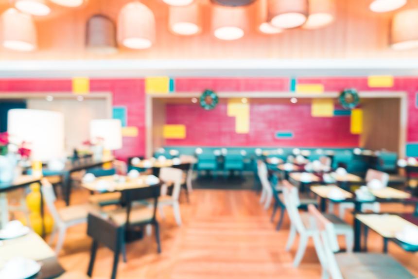 В школе 13 учеников пообедали в столовой и попали в больницу с кишечной инфекцией