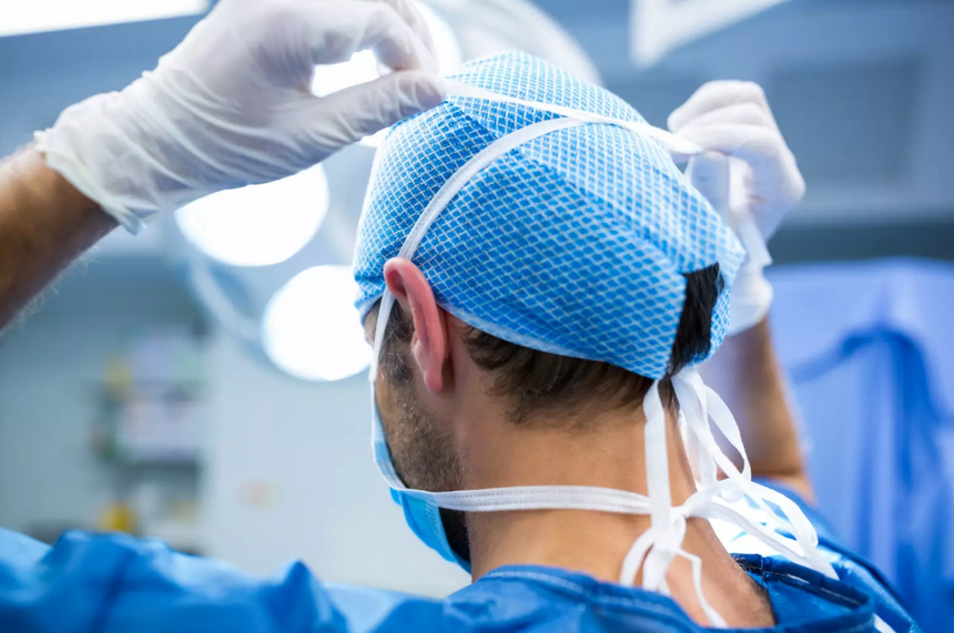 Марлевая салфетка, отсутствие маркировки и гной: Вдовин рассказал о последствиях операции у Хайдарова