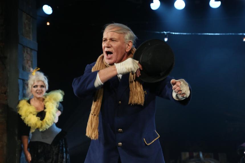 Ухаживает сын: актеру Александру Галевскому ампутировали ногу