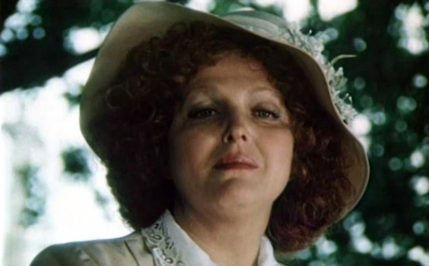 Эмигрировала и похоронила любимого мужа: что стало с пропавшей музой Михалкова Еленой Соловей