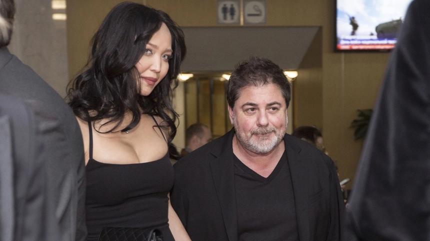 По стопам Киркорова: молодую жену Цекало подозревают в пластике ягодиц