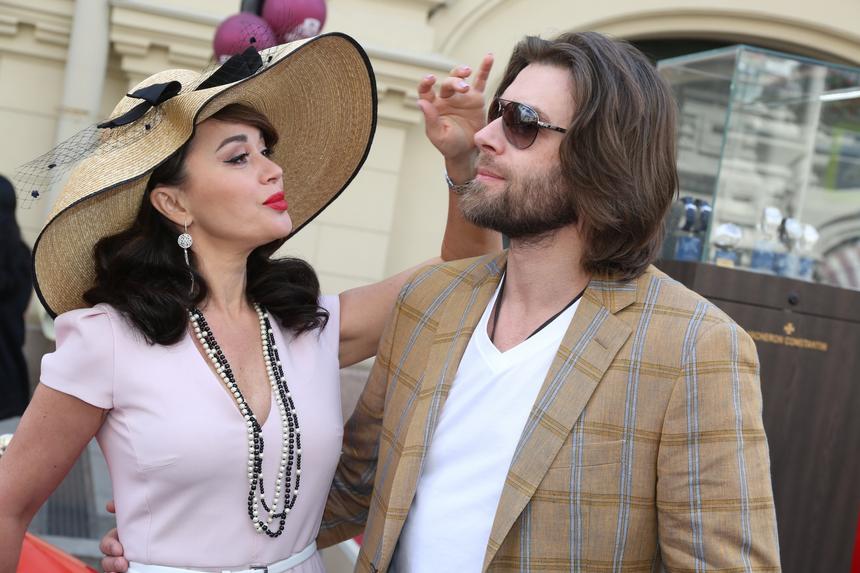 «И ссоры, и драки»: что творится в семье тяжелобольной Заворотнюк