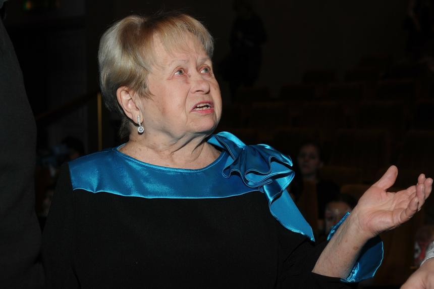 Певец Юлиан сообщил, что Пахмутову не могут вывести на улицу