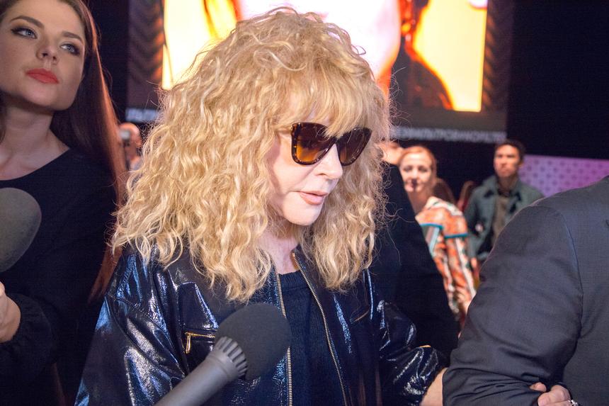 «Хочет любви»: фаворит Пугачевой рассказал, как в начале романа она просила его не стесняться