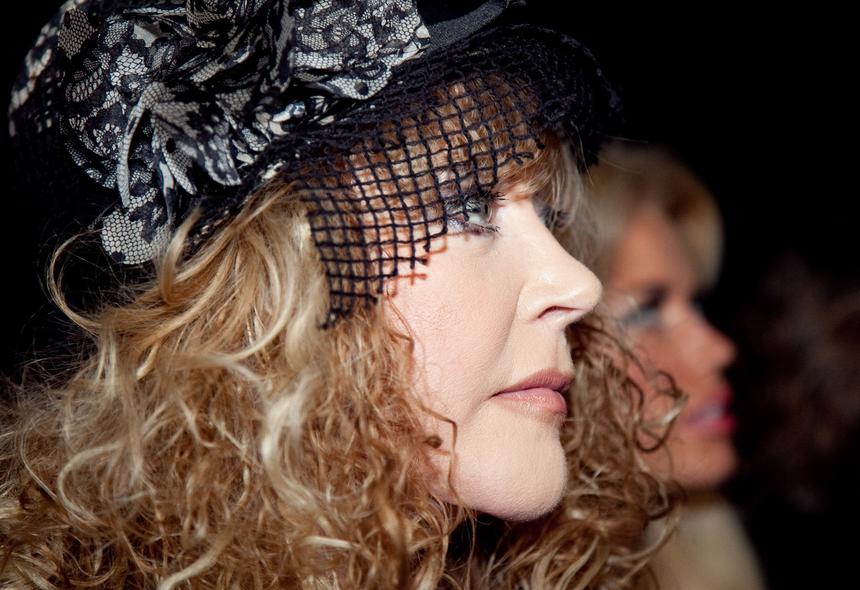 «Бросается в глаза»: хирурга удивило новое фото Пугачевой, сделавшей операции во всех отделах лица