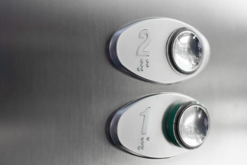 В Москве ребенка госпитализировали после удара током от кнопки лифта