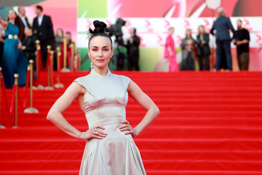 Анна Снаткина рассказала о реакции мужа на ее роль в откровенном сериале Мороз