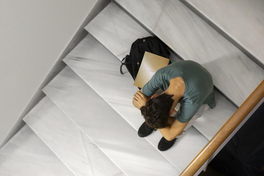 В Екатеринбурге школьник упал в обморок на перемене